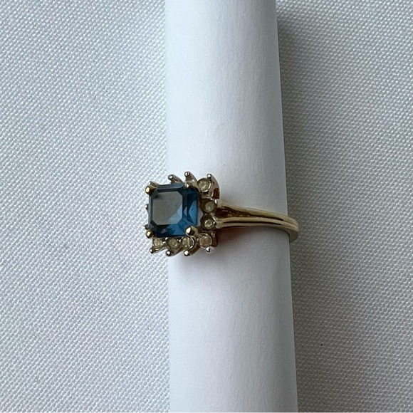 Blue Topaz Ring - Picture 4 of 5